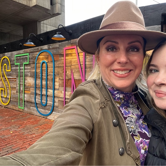 Meet your Posher, Melanie - Picture 3 of 4